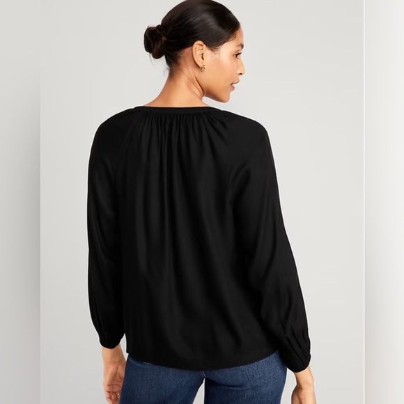 Old Navy Long Sleeve Split-Neck Top. Size MP. NWT - Picture 2 of 4